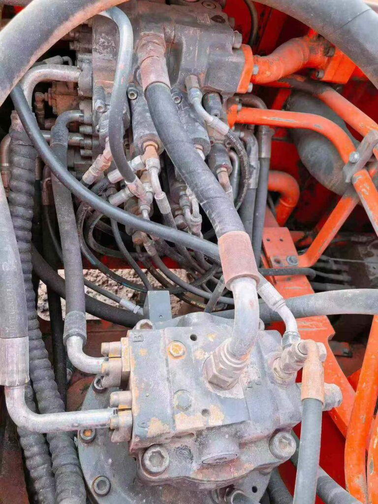 DOOSAN DX260 used excavator photo 8