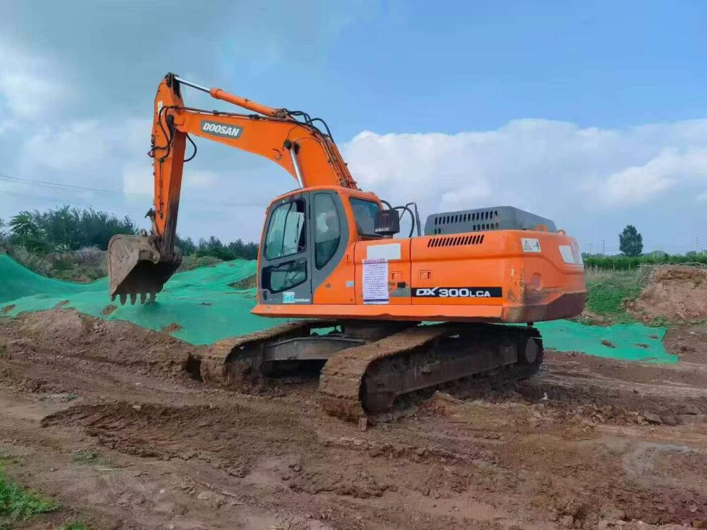 DOOSAN DX260 used excavator photo 1