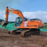DOOSAN DX260 used excavator photo 1