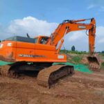 DOOSAN DX260 used excavator photo 2