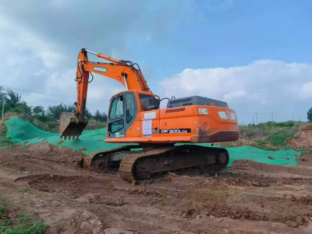 DOOSAN DX260 used excavator photo 4