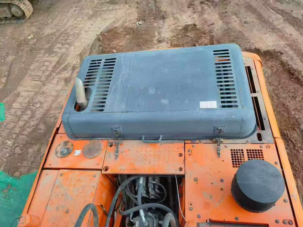 DOOSAN DX260 used excavator photo 6