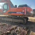DOOSAN DX300 used excavator photo 1