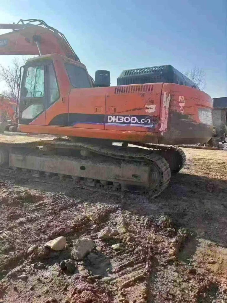 DOOSAN DX300 used excavator photo 1