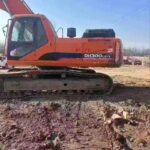 DOOSAN DX300 used excavator photo 2
