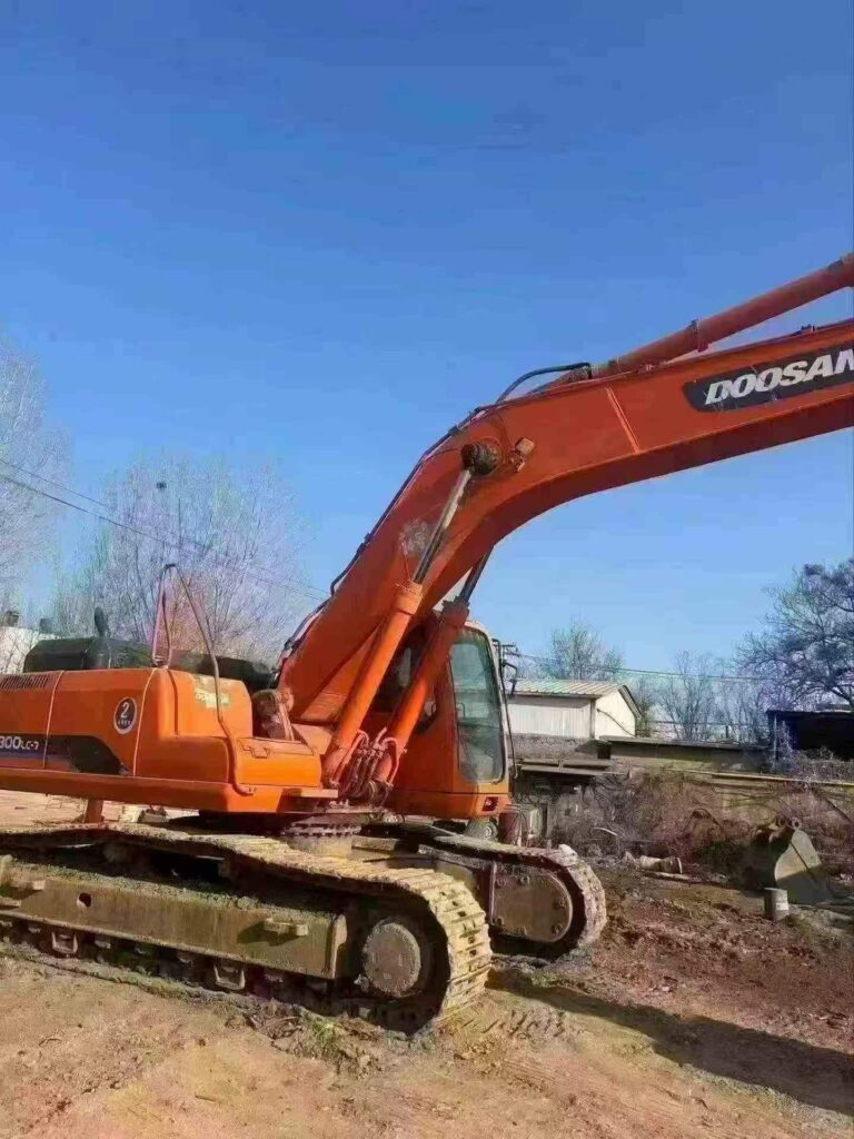 DOOSAN DX300 used excavator photo 4
