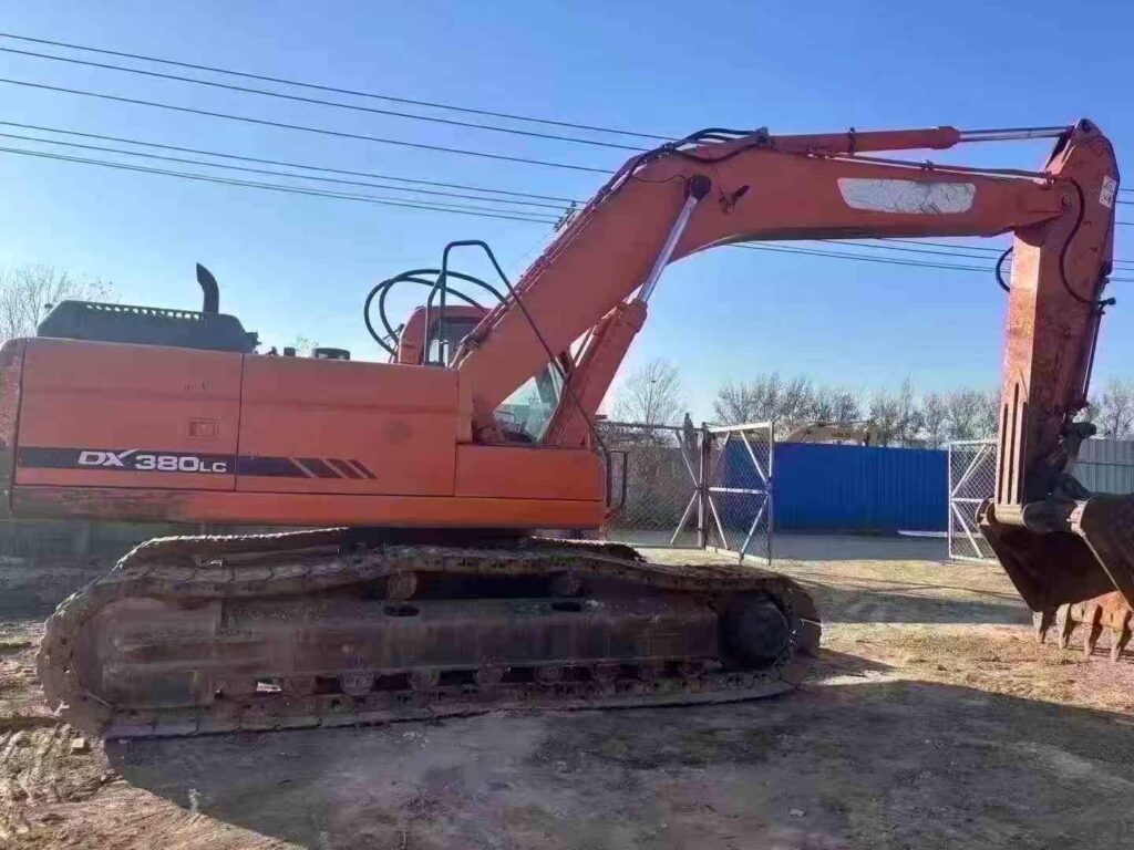 DOOSAN DX300 used excavator photo 3