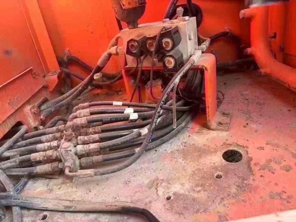DOOSAN DX300 used excavator photo 8