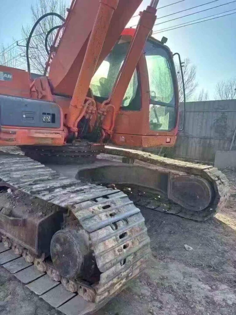 DOOSAN DX300 used excavator photo 9
