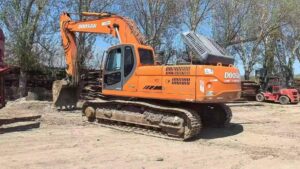 DOOSAN DX300 used excavator photo 1