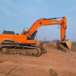 DOOSAN DX300 used excavator photo 3