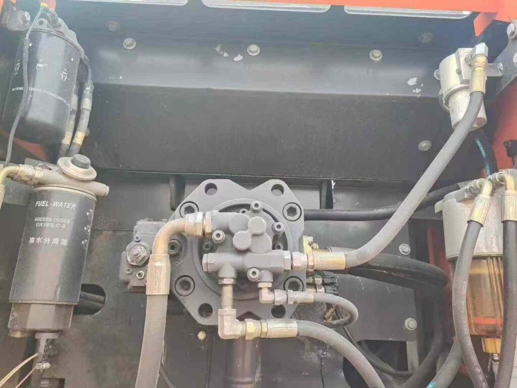 DOOSAN DX300 used excavator photo 7