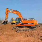 DOOSAN DX300-7 used excavator photo 2