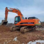 DOOSAN DX300-7 used excavator photo 3