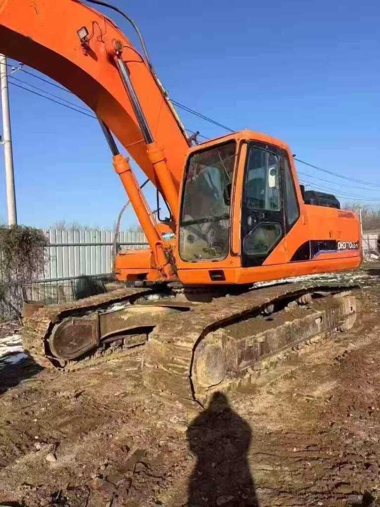 DOOSAN DX300-7 used excavator photo 2