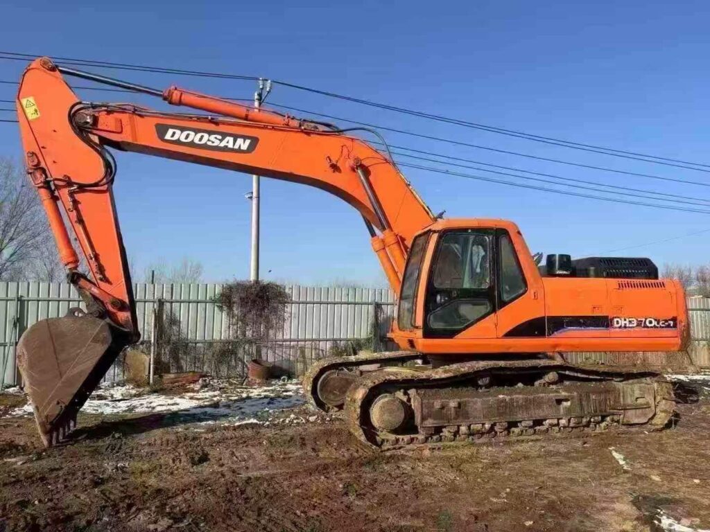 DOOSAN DX300-7 used excavator photo 4