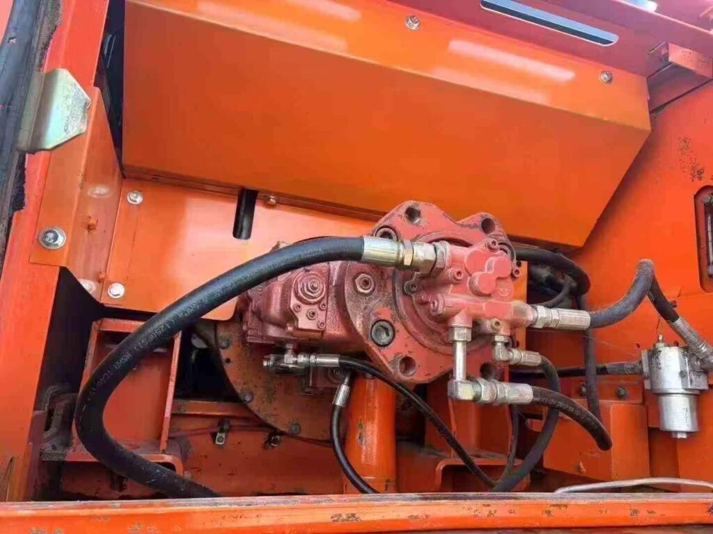 DOOSAN DX300-7 used excavator photo 6