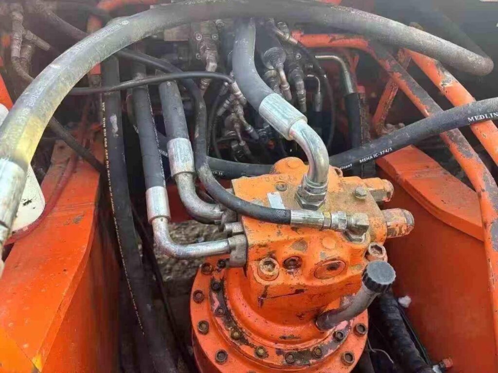 DOOSAN DX300-7 used excavator photo 7