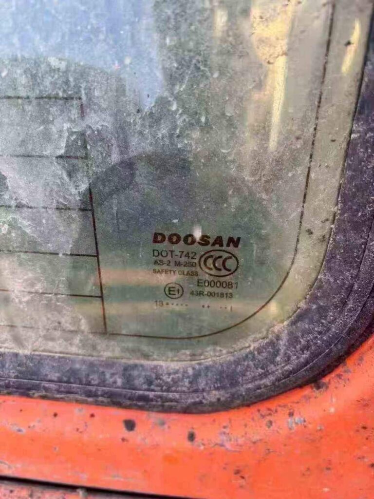 DOOSAN DX300-7 used excavator photo 8