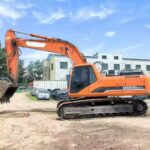 DOOSAN DX300-7 used excavator photo 1
