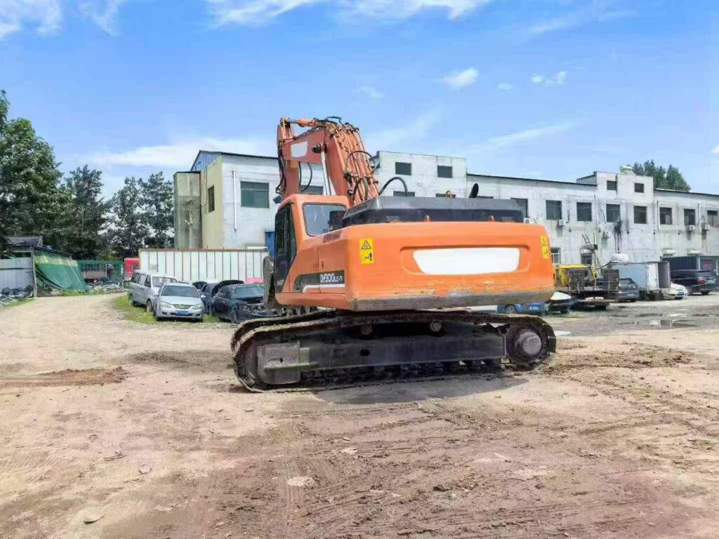 DOOSAN DX300-7 used excavator photo 4