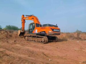 DOOSAN DX300-9C used excavator photo 1