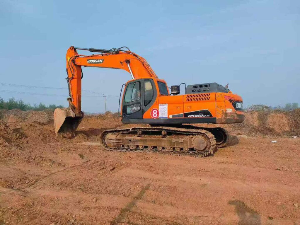 DOOSAN DX300-9C used excavator photo 2