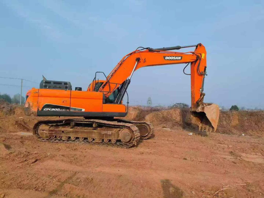 DOOSAN DX300-9C used excavator photo 3