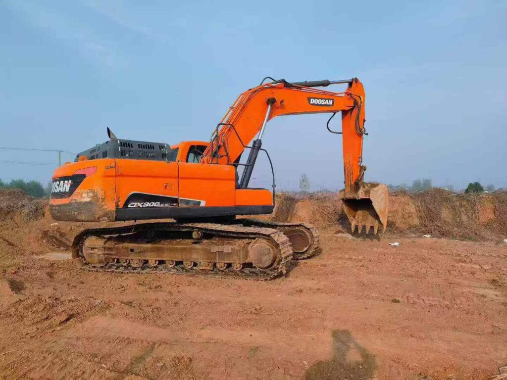 DOOSAN DX300-9C used excavator photo 4