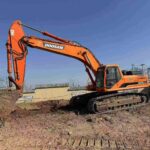 DOOSAN DX370 used excavator photo 1