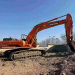 DOOSAN DX370 used excavator photo 2