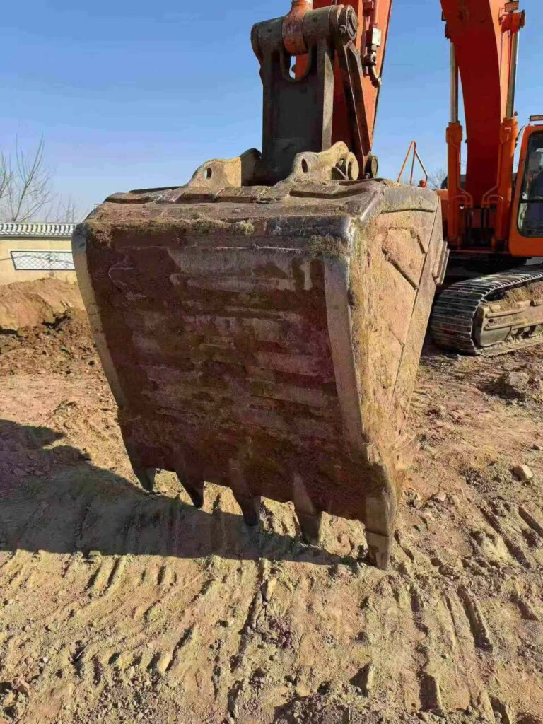 DOOSAN DX370 used excavator photo 3