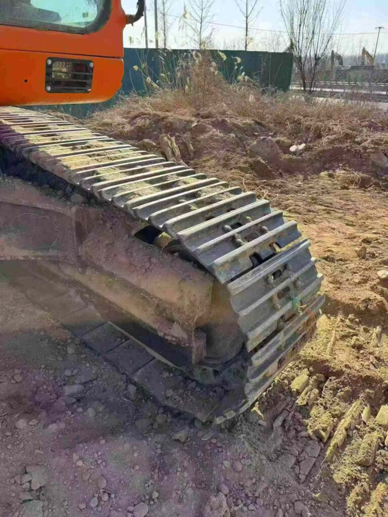 DOOSAN DX370 used excavator photo 6