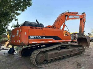 DOOSAN DX370-9 used excavator photo 1