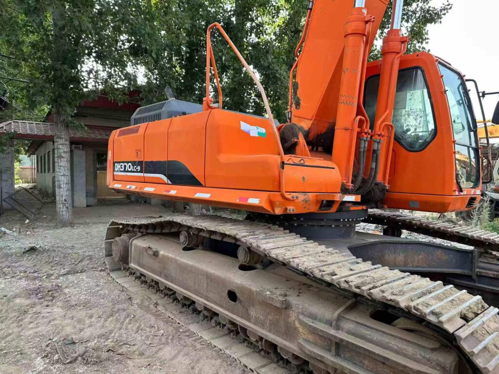 DOOSAN DX370-9 used excavator photo 2