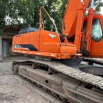 DOOSAN DX370-9 used excavator photo 2