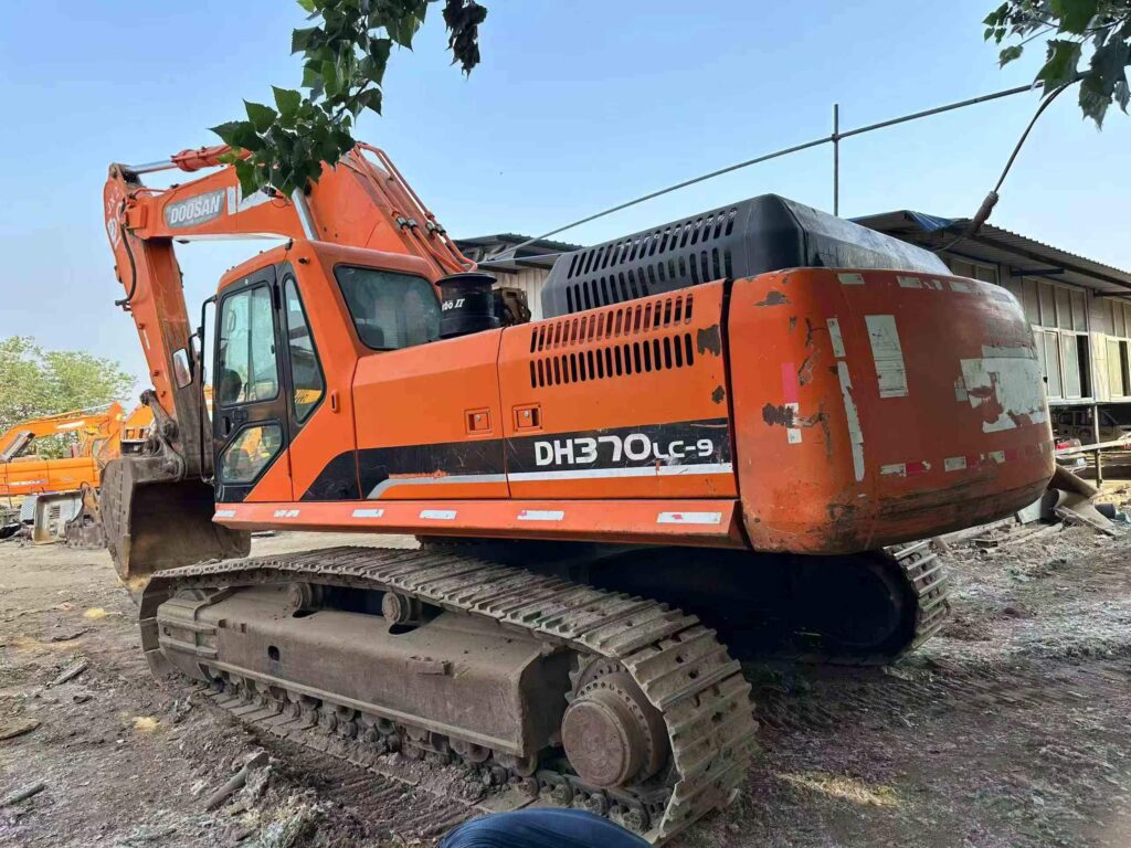 DOOSAN DX370-9 used excavator photo 3