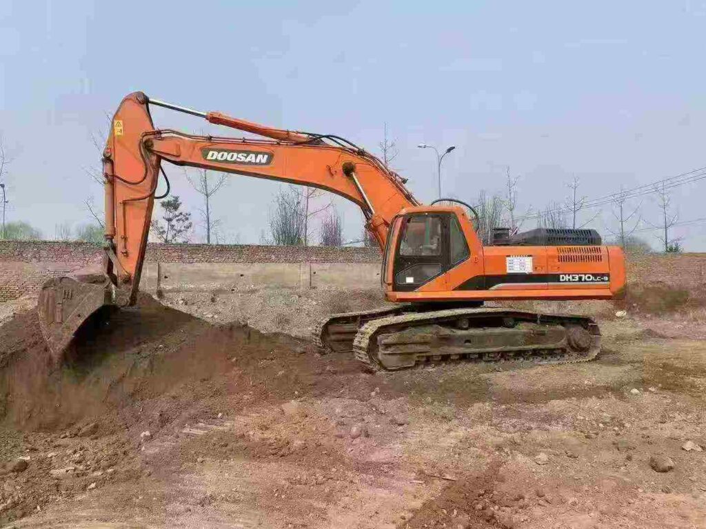 DOOSAN DX370LC-9 used excavator photo 1