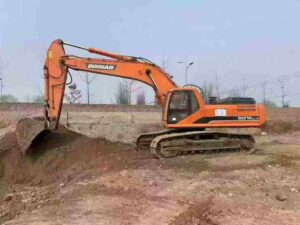 DOOSAN DX370LC-9 used excavator photo 1