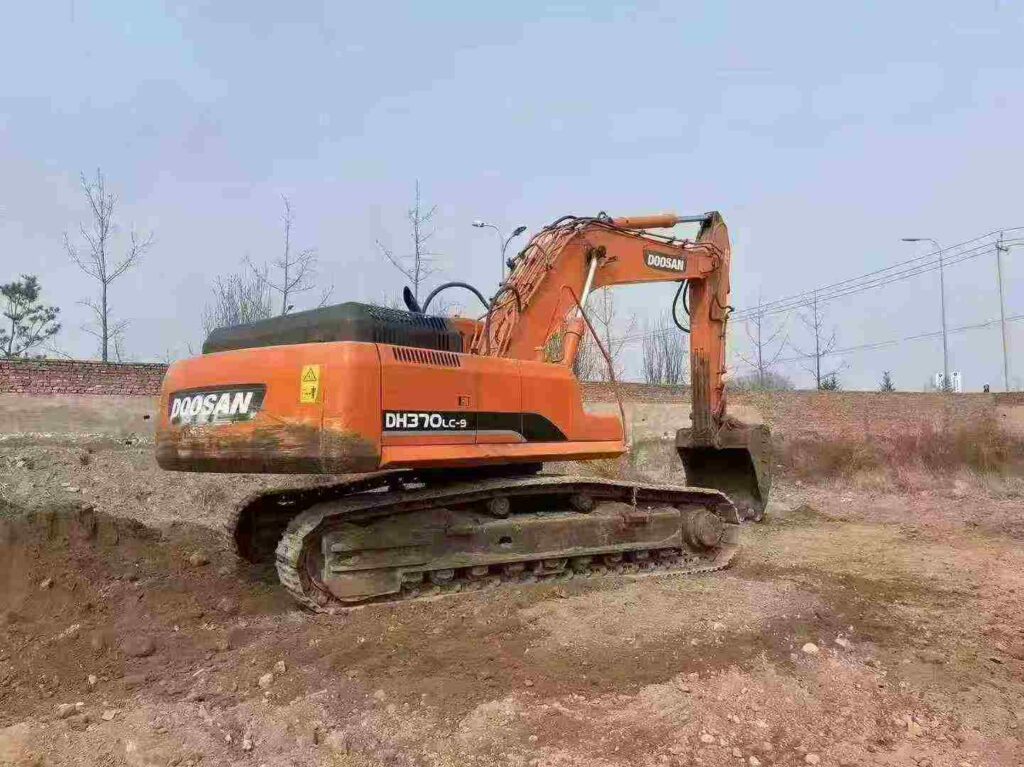 DOOSAN DX370LC-9 used excavator photo 3