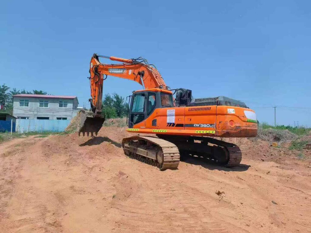DOOSAN DX380 used excavator photo 1