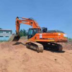 DOOSAN DX380 used excavator photo 1