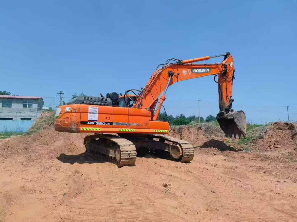 DOOSAN DX380 used excavator photo 4