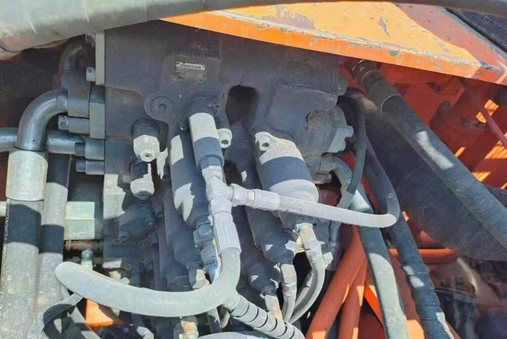 DOOSAN DX380 used excavator photo 5