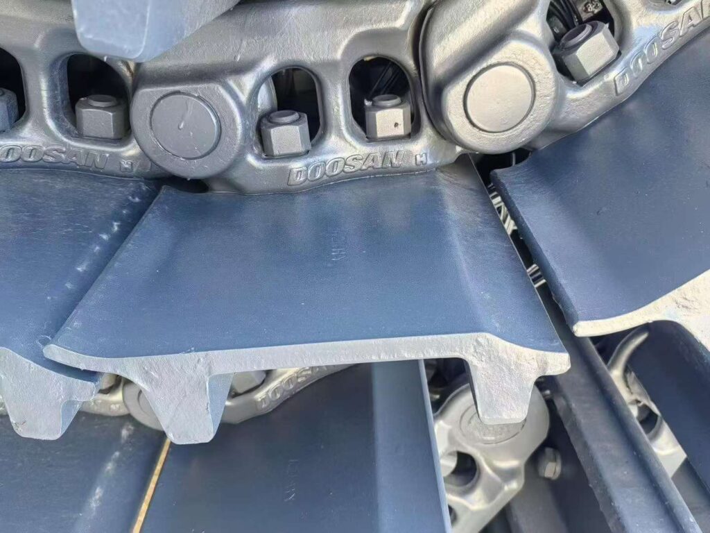 DOOSAN DX380 Track Chain Assembly spare parts photo 2