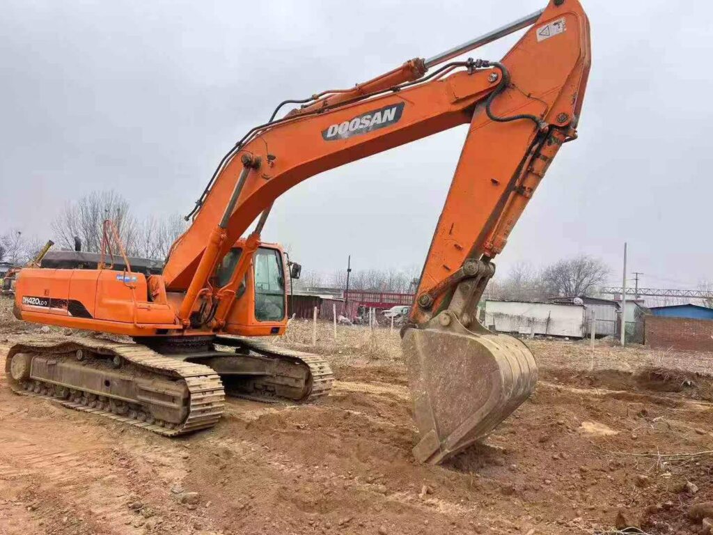 DOOSAN DX420-7 used excavator photo 3