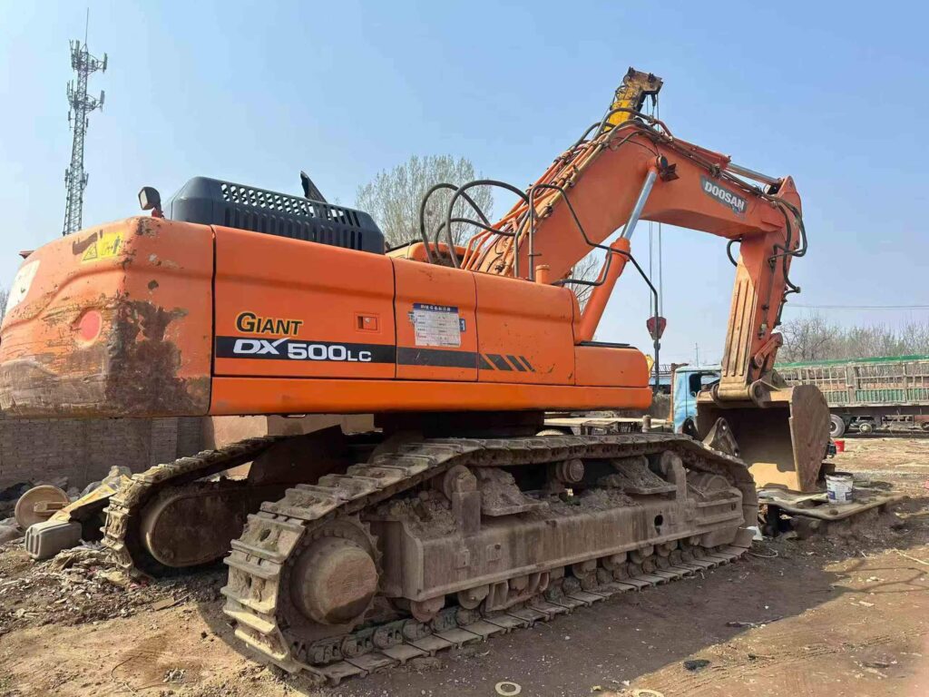 DOOSAN DX500 used excavator photo 1