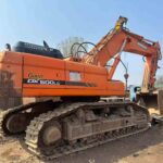DOOSAN DX500 used excavator photo 1
