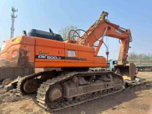 DOOSAN DX500 used excavator photo 1