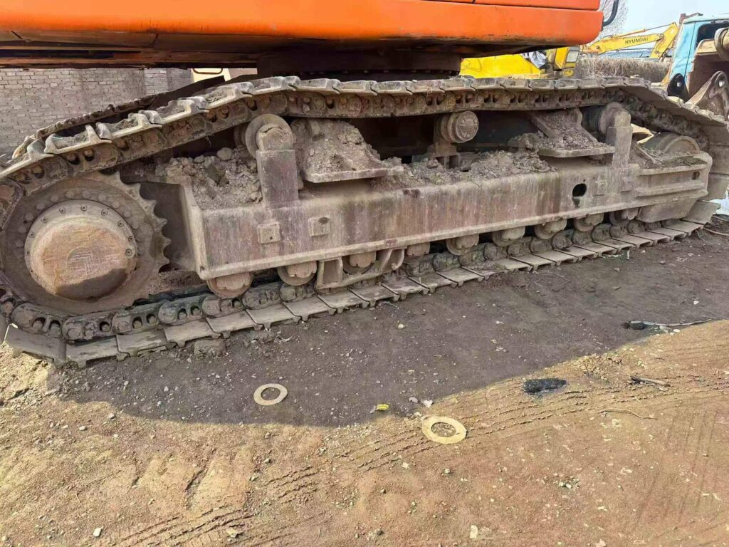 DOOSAN DX500 used excavator photo 2